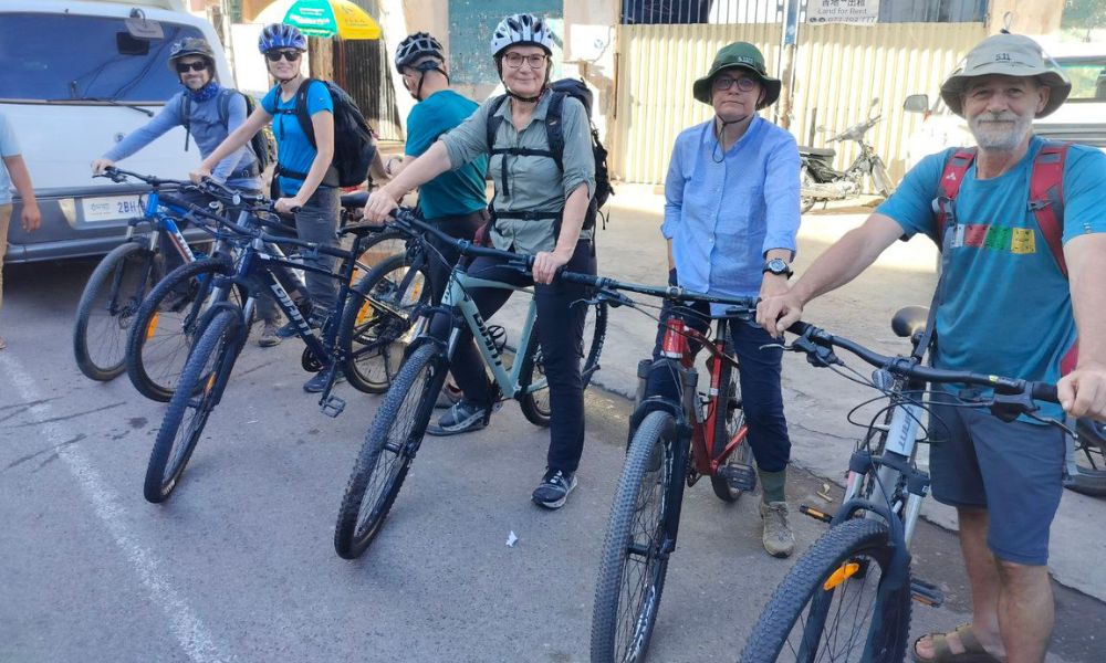 Countryside & Temples Explore by Bike