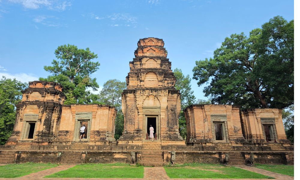 4-Day Angkor Temple Cycling & Kulen Mountain Trek